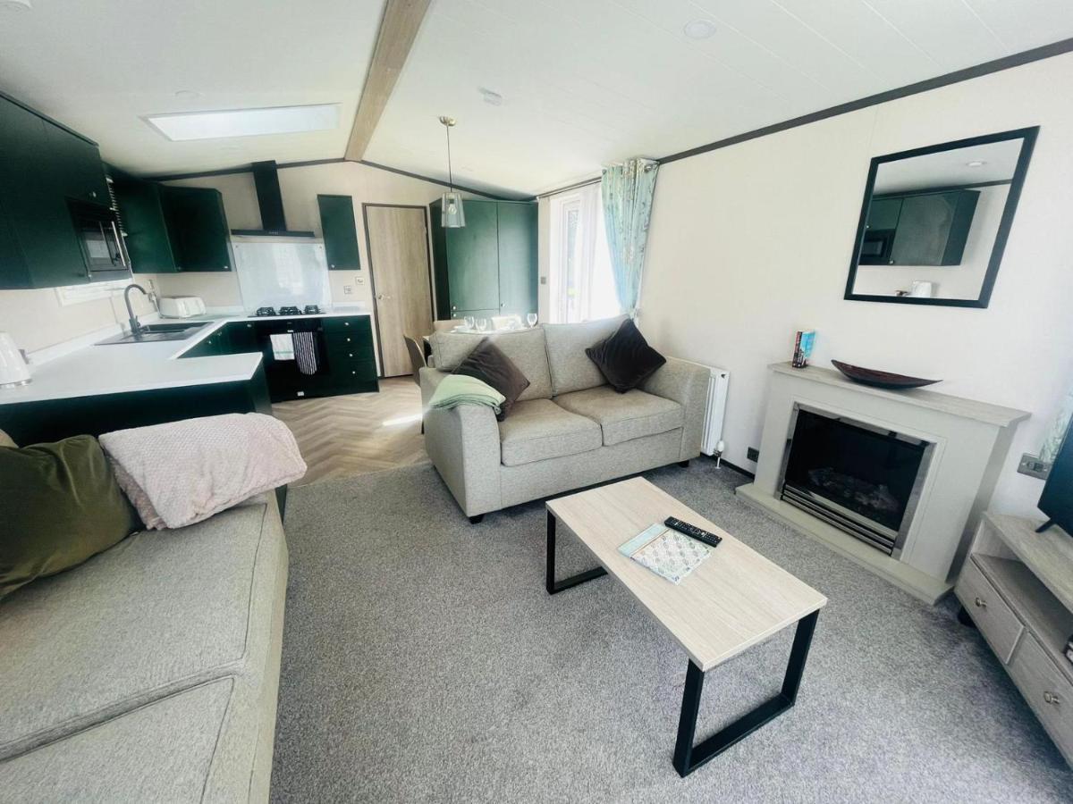 Evergreen With Hot Tub Chalet