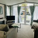 Evergreen Lodge With Hot Tub