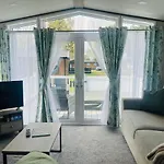 Evergreen Lodge With Hot Tub