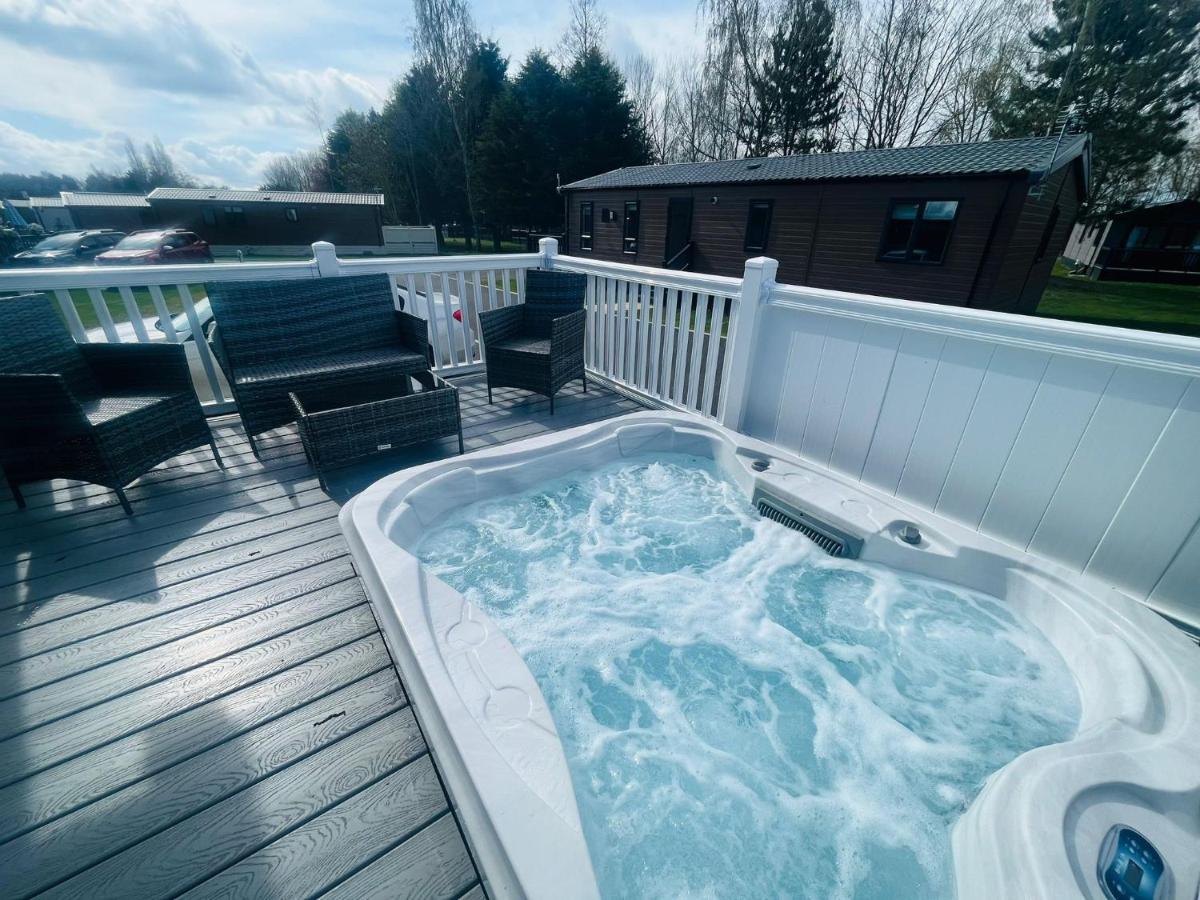 Evergreen With Hot Tub Chalet *