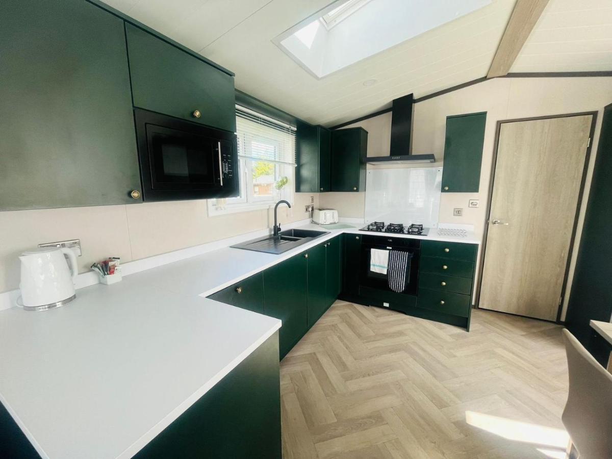 Evergreen With Hot Tub * York